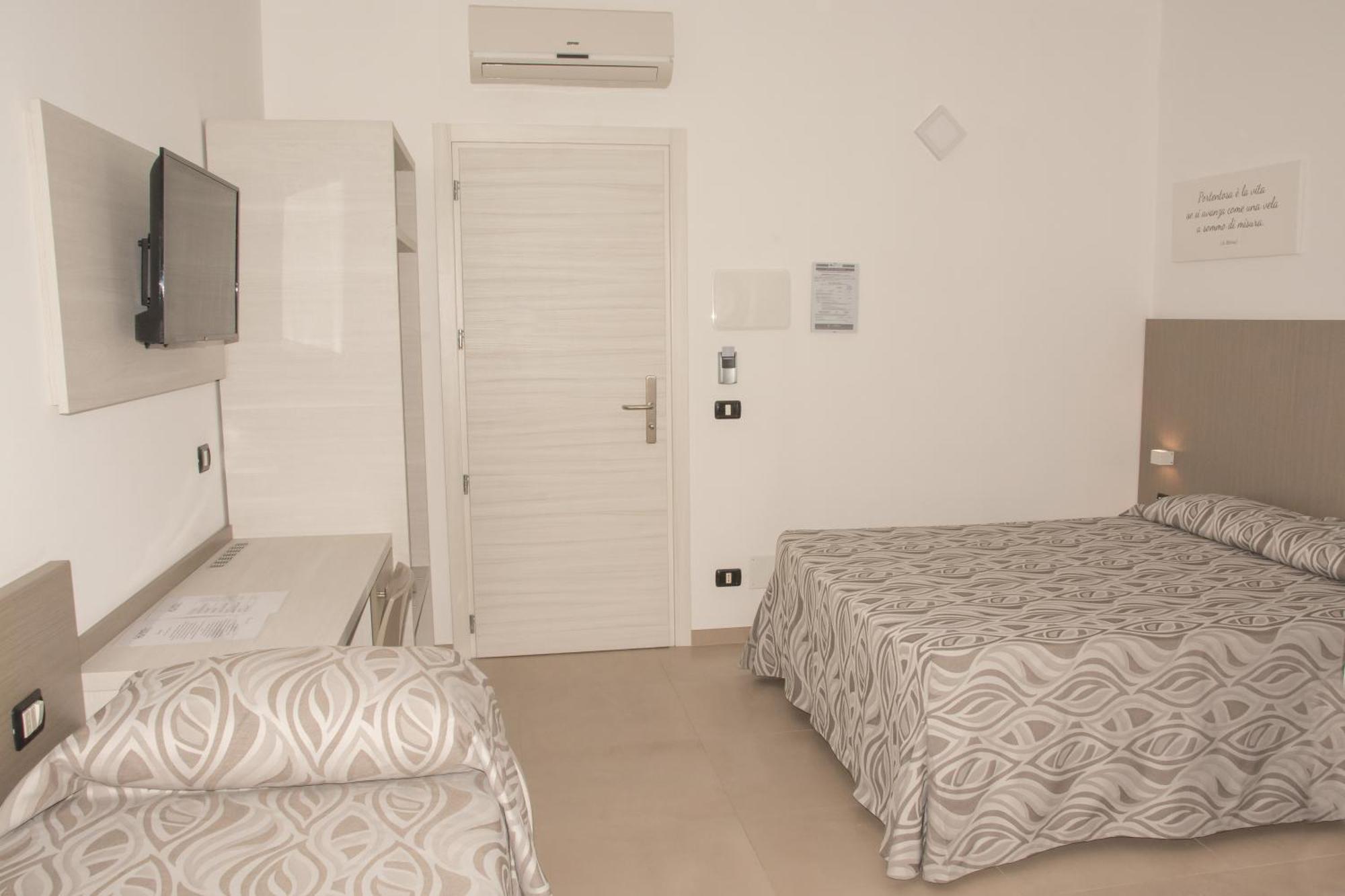 Hotel La Caravella Vieste Room photo